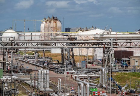 Shell Pernis refinery, largest refinery in Europe, production, logistics and tank facilities,