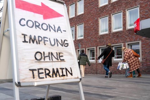 Corona vaccination centre, vaccination practice, vaccination without appointment, at the main