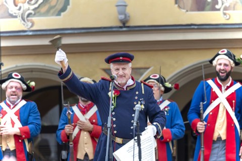 Proclamation of the Fishermen's Day by the beadle on the market square, Fishermen's Day in