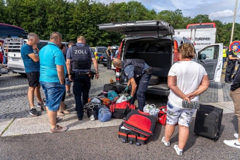 State-wide checks on tourist traffic on the motorways in North Rhine-Westphalia, by police and