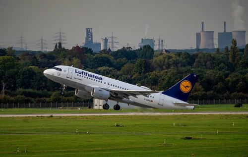 Düsseldorf Airport, aircraft taking off, from the main runway, Lufthansa Airbus A319-100, D-AIBA,