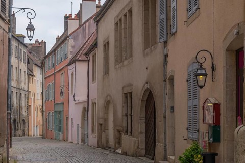 Alley in the old town centre of Dole, Département Jura, France, Europe