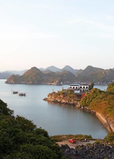 Cat Ba Island and the karst rocks of Lan Ha Bay in the evening light, Halong Bay, Vietnam, Asia