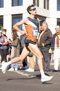 Edward Mulder USA on Potsdamer Platz at the 50th BMW Berlin Marathon 2024 on 29 September 2024