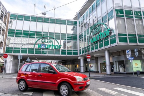 Galeria Kaufhof department stores' in the city centre of Krefeld, on Hochstraße, is affected by the