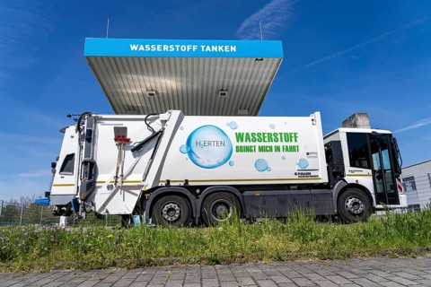 Hydrogen filling station, waste disposal vehicles, rubbish trucks, of the municipal waste disposal