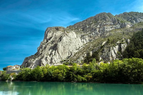 Sisteron. The Baume rock overlooking the Durance river, Alpes-de-Haute-Provence.