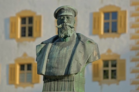 Monument and bust to Prince William of Baden, bronze, sculpture, monastery, castle, Salem, Lake