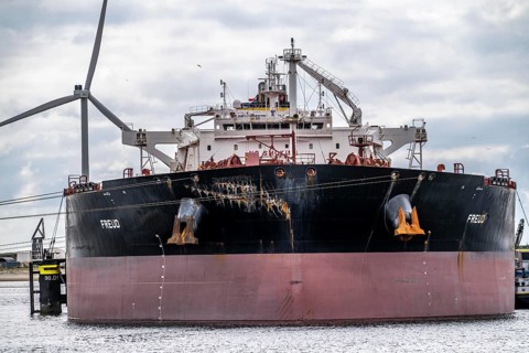 Large tanker for crude oil, Freud, in the Arianehaven, seaport of Rotterdam, Maasvlakte, Rotterdam