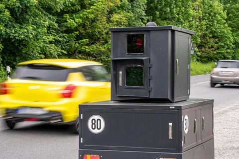 Semi-stationary speed camera on the B227, Hattinger Straße, used by the city of Gelsenkirchen,