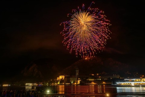 Solstice fireworks with a view of Dürnstein, Rossatz-Arnsdorf, Lower Austria, Austria, Europe