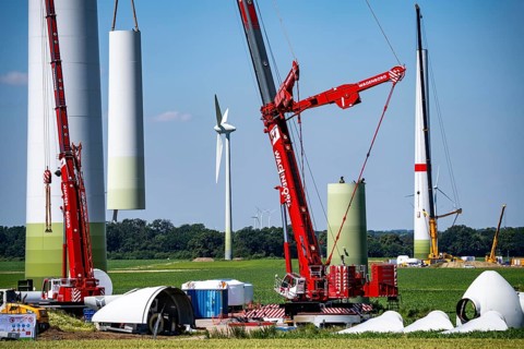 Repowering of a wind farm near Issum, here the dismantling of the tower, 9 older wind turbines from