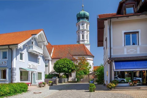Town centre with parish church, Seeshaupt, Lake Starnberg, Bavarian Alpine foothills, Upper