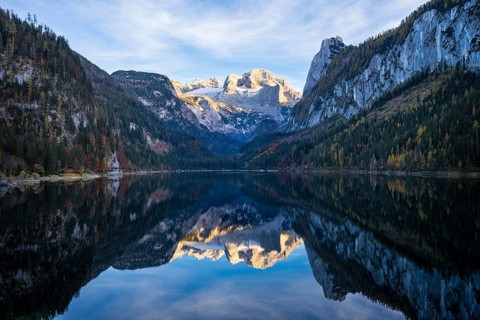 The Vordere Gosausee lake in autumn with a view of the Dachstein mountain range. The Gosaukamm on