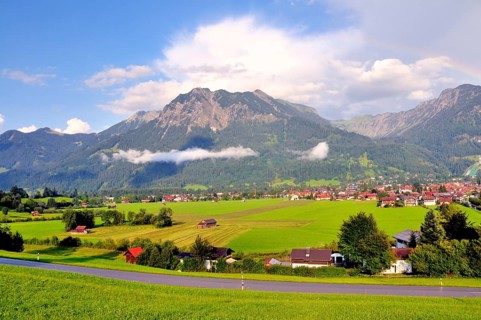 View over Oberstdorf with rainbow on Rubihorn and Geißalphorn, Schattenberg on the right,