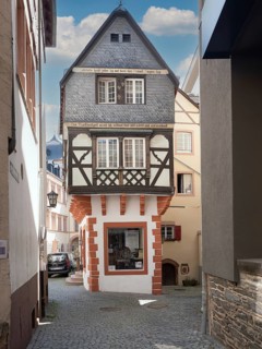 Lace cottage, old town centre on the market square, Bernkastel, Moselle, Rhineland-Palatinate,