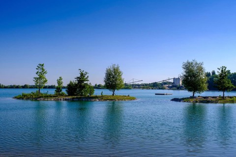Leisure and recreation area at Kronthaler Weiher, Erding, Upper Bavaria, Bavaria, Germany, Europe