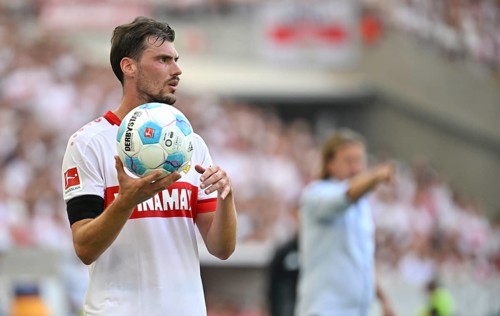 Pascal Stenzel VfB Stuttgart (15) Throw-in, Action, MHPArena, MHP Arena Stuttgart,