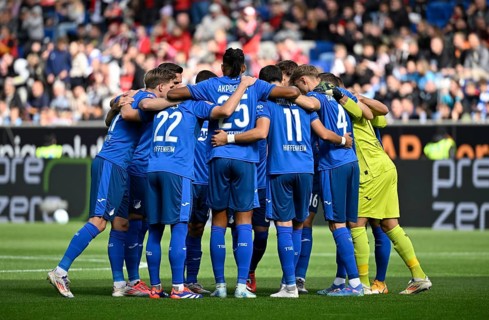 TSG 1899 Hoffenheim team building, team circle in front of the start of the match, PreZero Arena,