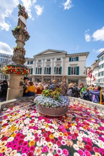 Fountain decorated with flowers, Münzplatz, Zurich Old Town, Sechseläuten or Sächsilüüte, Zurich
