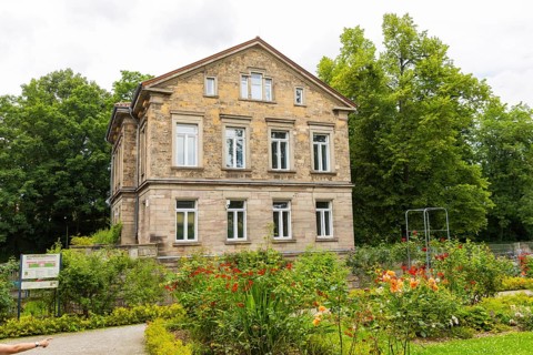 Bonifatiusschule II with rose garden, Göttingen cityscape, Göttingen, Lower Saxony, Germany, Europe