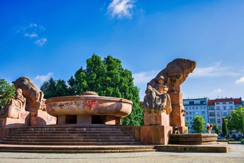 Bull Fountain at Arnswalder Platz, Berlin, Germany, Europe