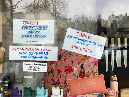 Closed shop for gift items, emergency gift service, but delivers free of charge and offers