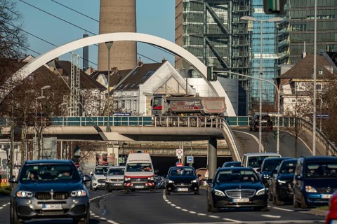 Düsseldorf, Völklinger Straße, federal road B1, city centre traffic, flyover bridge to the city