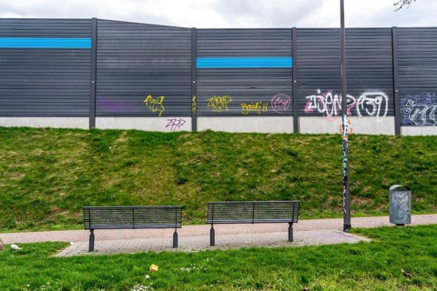 Green space, in Duisburg-Beck, park bench with view of the noise barrier of the A42 motorway,