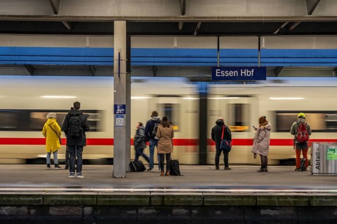 ICE train, train traffic, passengers, Essen central station, North Rhine-Westphalia, Germany,