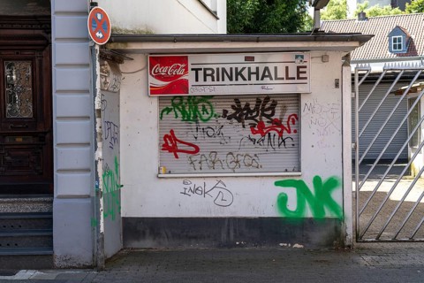 Drinking hall, closed, neglected, graffiti, smeared, Mülheim an der Ruhr, North Rhine-Westphalia,