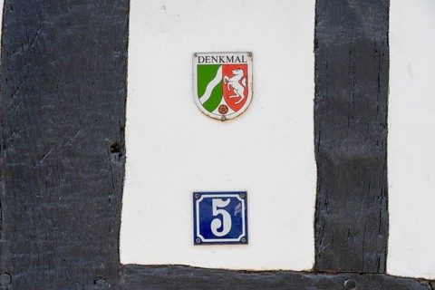 Listed building, mark of the state of North Rhine-Westphalia on a half-timbered house