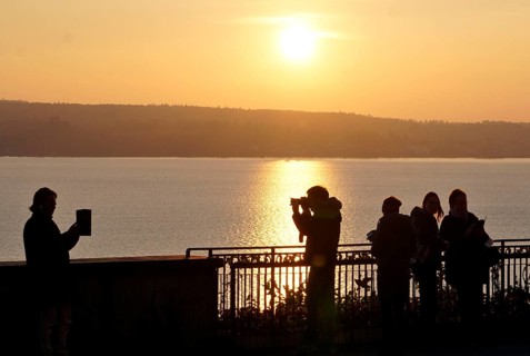 A man and a woman taking photos during sunset, Birnau, 10/10/2021