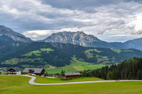 Farm on the Gössenberg, in the background the Stoderzinken, Schladminger Tauern, Styria, Austria,