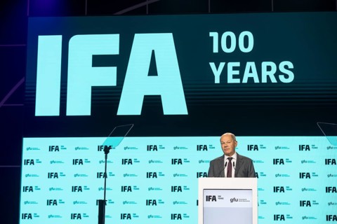 Olaf Scholz, Chancellor of the Federal Republic of Germany (SPD) speaks at the opening gala for 100