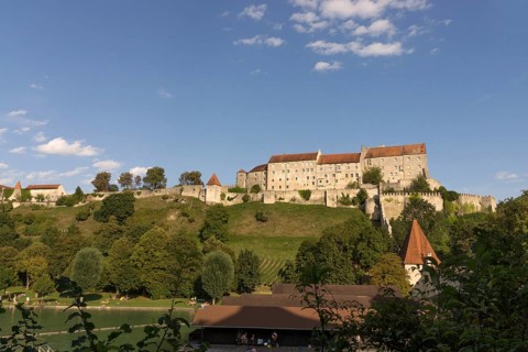 The old ducal town of Burghausen is located in the Upper Bavarian district of Altötting and on the