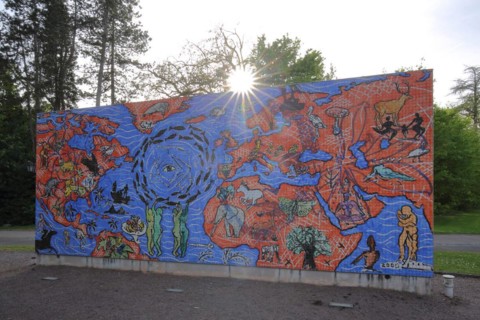 Sculpture Living Planet Square, World Map of Life, by Stefan Szczesny 2000, street art, wall