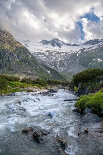Mountain landscape with mountain stream Zemmbach, Berliner Hütte, behind mountain peak Großer