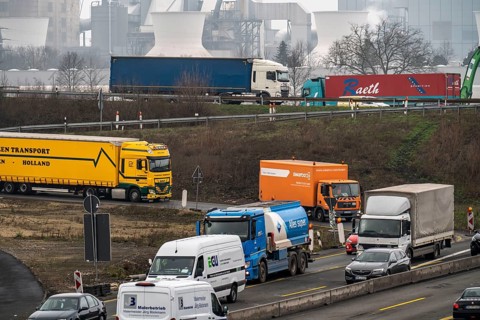 Heavy traffic at the Herne motorway junction, A42 and A43, major roadworks, many lorries, narrow,