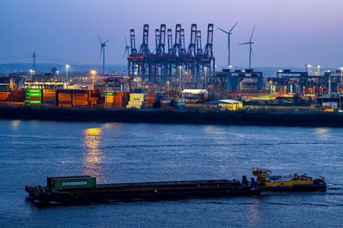 Port of Hamburg, HHLA Container Terminal Burchardkai, Athabaskakai, on the Elbe, push boat,