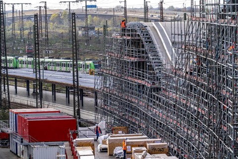 Modernisation of Duisburg Central Station, the platforms of the 13 tracks are being renewed, the