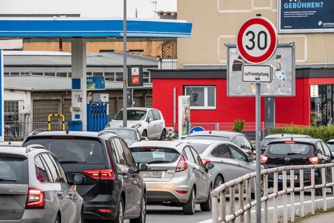30 km/h zone on Herner Straße in Bochum Riemke to keep the air clean, ban on lorries driving