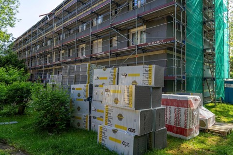 Energetic renovation of an apartment building, thermal insulation, building materials, insulation