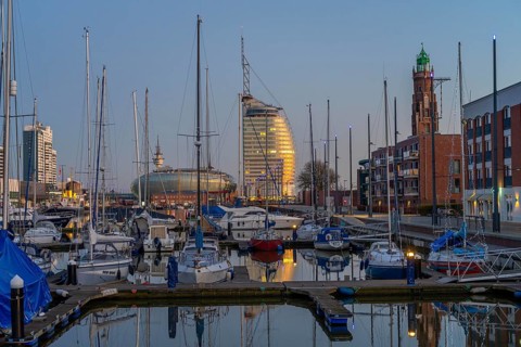 New harbour, harbour basin, harbour district, residential buildings, office buildings, Sail City