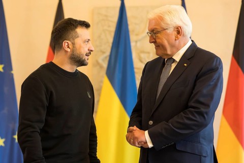 Volodymyr Selensky (President of Ukraine) after his entry in the guest book with Frank-Walter
