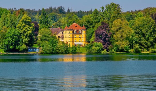 Garatshausen Castle on the lakeshore, Feldafing, Lake Starnberg, Bavarian Alpine Foreland, Upper
