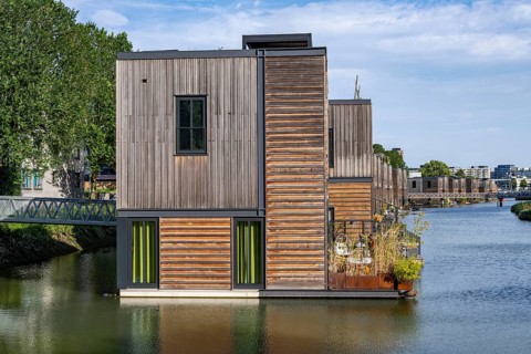 18 Floating residential buildings Havenlofts Nassauhaven, energy-neutral, solar cells, heat from