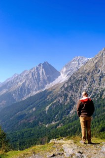 Hikers at the Staller Sattel, with Lake Antholz, behind Hochgall, between the Antholz Valley, South