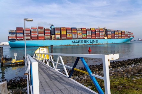 Harbour tugs bring the container freighter Madison Maersk from its berth at the RWG Container