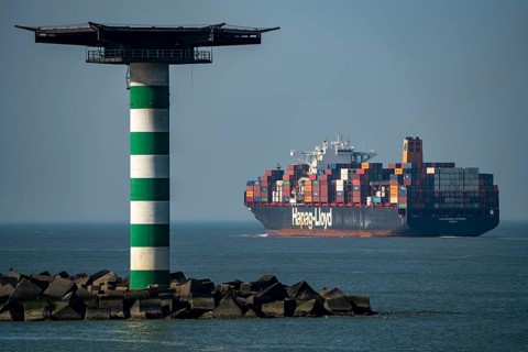 Container freighter VALPARAISO EXPRESS, of the shipping company Hapag-Lloyd, in the harbour exit of